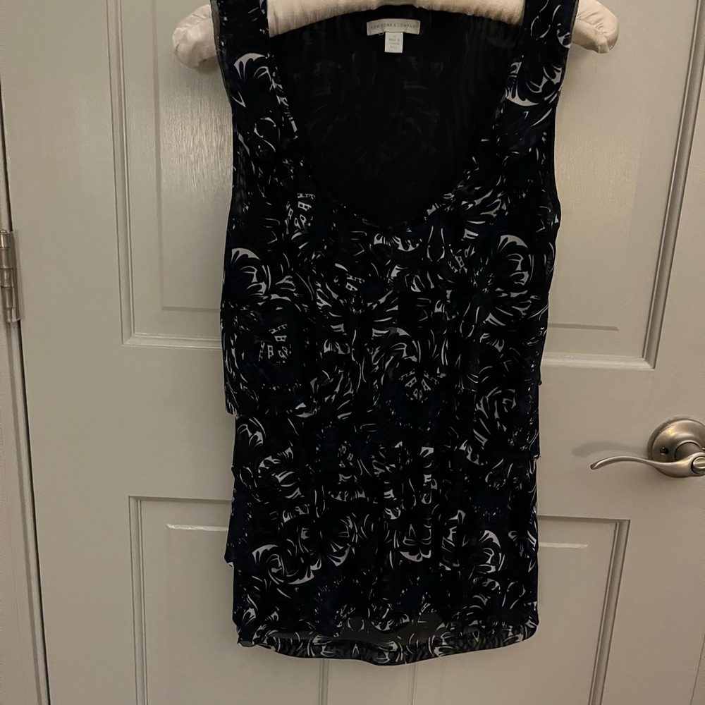 New York & Company Black and White Patterned Tank Top